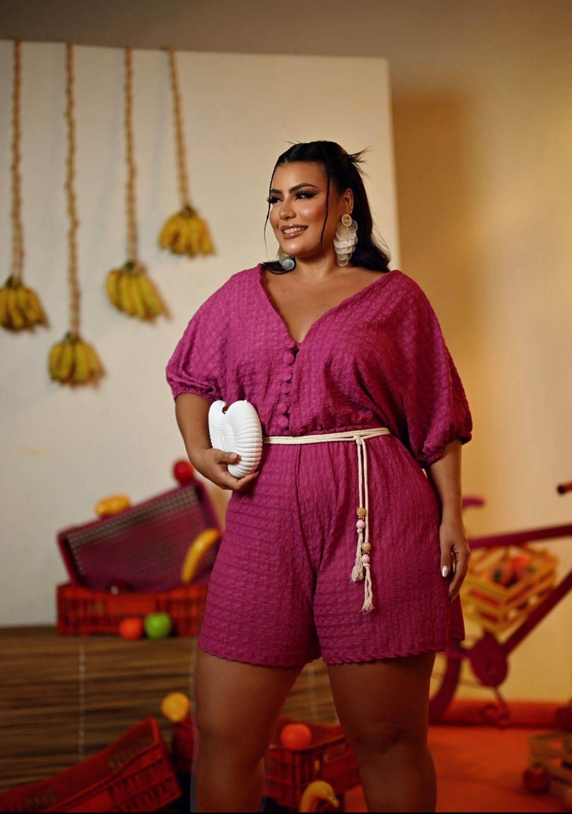 Macaquinho Plus Size Fúcsia (Modelo)